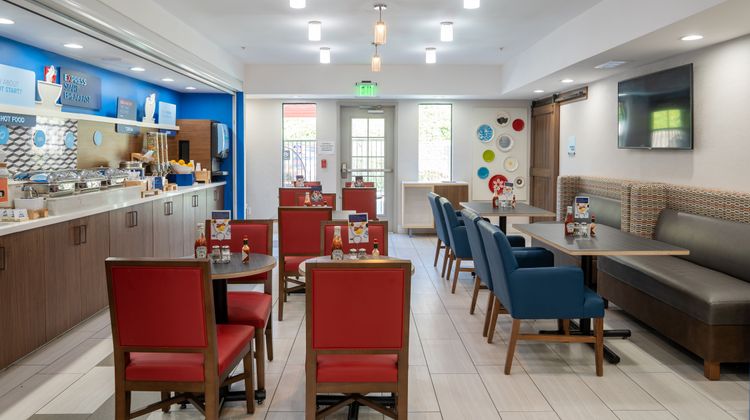 Holiday Inn Express & Suites Lake Forest Restaurant