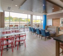 Holiday Inn Express Lobby