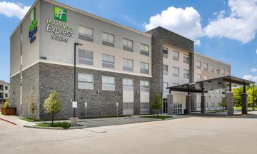 Holiday Inn Express/Suites Denton South