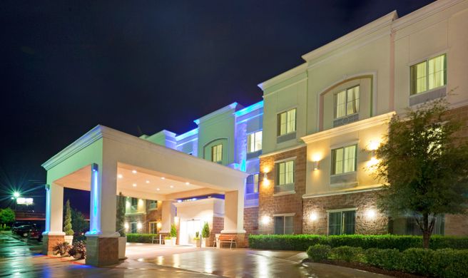 Holiday Inn Express Exterior