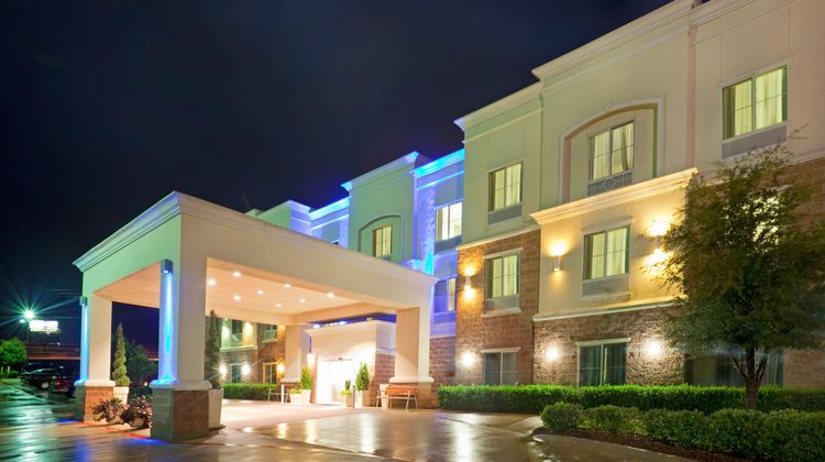 Holiday Inn Express Exterior