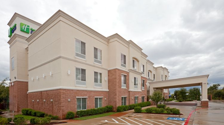 Holiday Inn Express Exterior