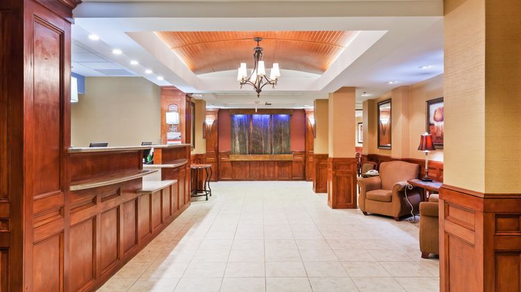 Holiday Inn Express Hotel & Suites Lobby