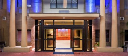 Holiday Inn Express Hotel & Suites Exterior