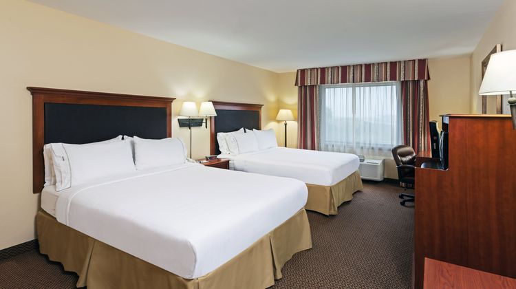 Holiday Inn Express Hotel & Suites Room