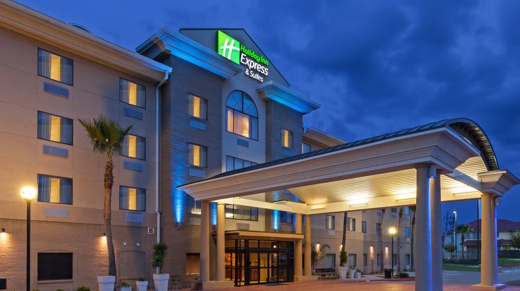 Holiday Inn Express Hotel & Suites Exterior