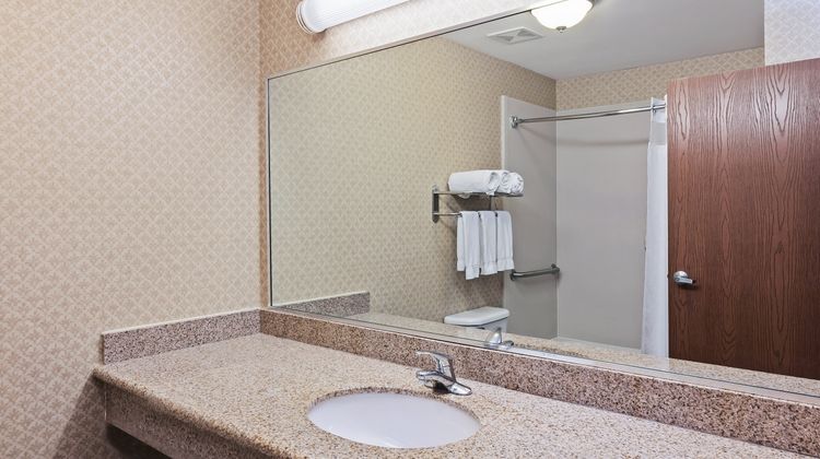 Holiday Inn Express Hotel & Suites Room
