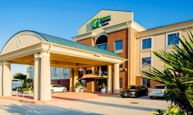 Holiday Inn Express & Suites Waller Exterior