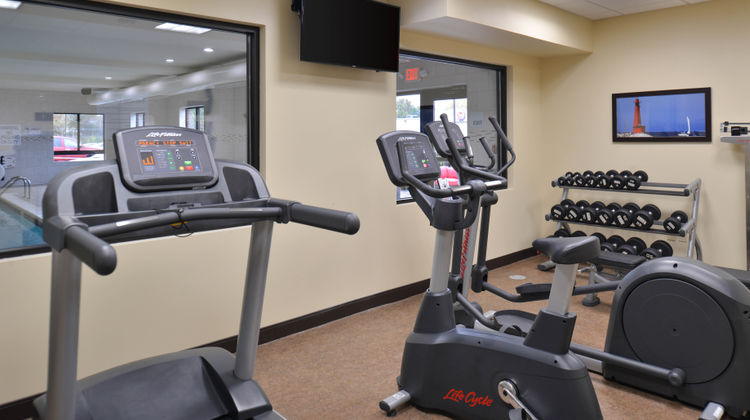 Holiday Inn Express & Suites Dearborn Health Club