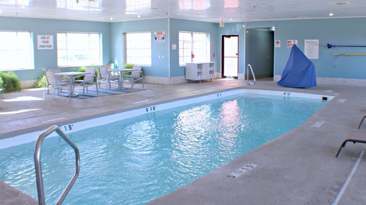 Holiday Inn Express Suites Pool