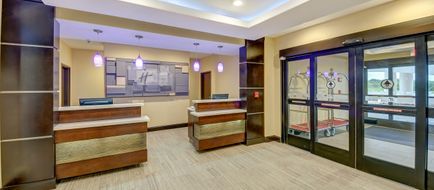 Holiday Inn Express/Stes Carrizo Springs Lobby