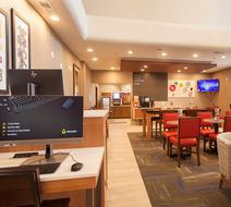 Holiday Inn Express & Suites Santa Fe Lobby