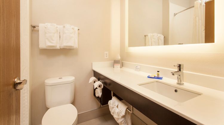 Holiday Inn Express & Suites Santa Fe Room