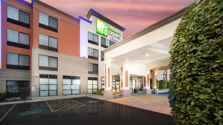 Holiday Inn Express Exterior