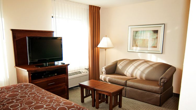 Staybridge Suites Wichita Suite