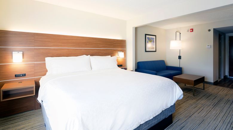 <b>Holiday Inn Express Richmond Airport Room</b>. Images powered by <a href="https://www.leonardoworldwide.com/" title="Leonardo Worldwide" target="_blank">Leonardo</a>.