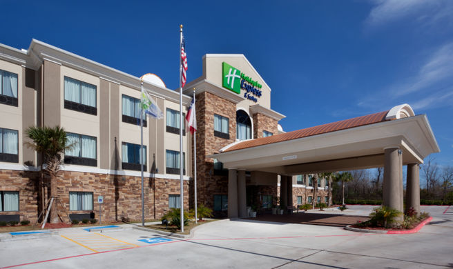 Holiday Inn Express & Suites Beltway 8 Exterior