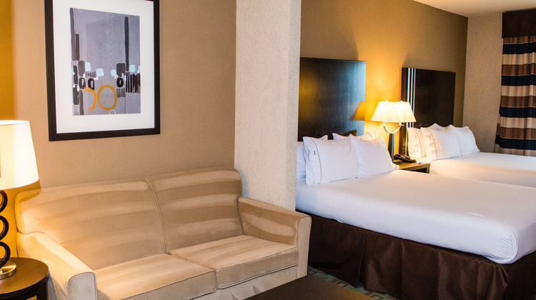 Holiday Inn Express & Suites Beltway 8 Suite