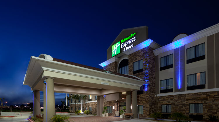 Holiday Inn Express & Suites Beltway 8 Exterior