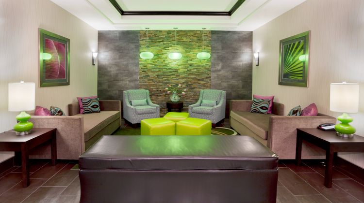 Holiday Inn Express & Suites Beltway 8 Lobby