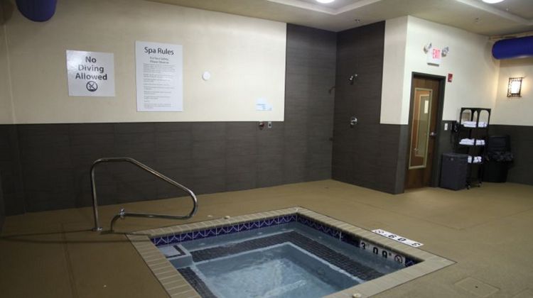 Holiday Inn Exp Ste Huntsville Airport Pool