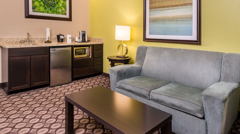 <b>Holiday Inn Express & Suites Room</b>. Images powered by <a href="https://www.leonardoworldwide.com/" title="Leonardo Worldwide" target="_blank">Leonardo</a>.
