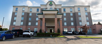 Holiday Inn Express & Suites Brampton Exterior