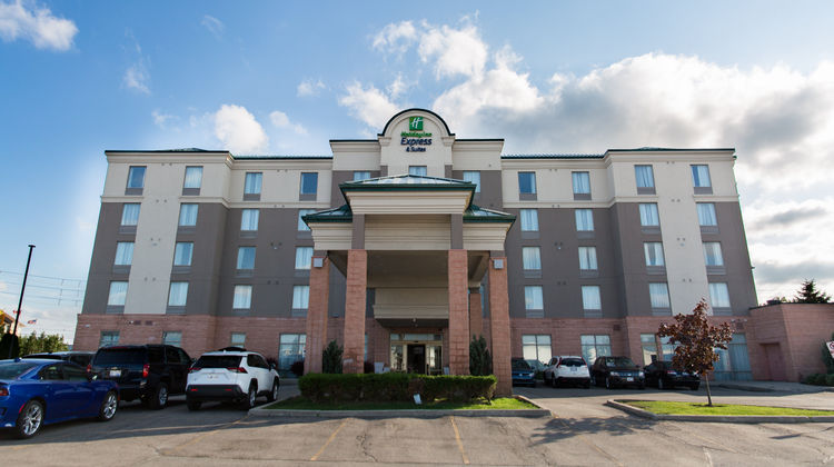 Holiday Inn Express & Suites Brampton Exterior