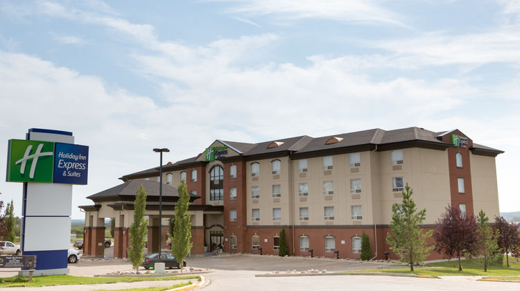 Holiday Inn Express & Suites Drayton Val Exterior