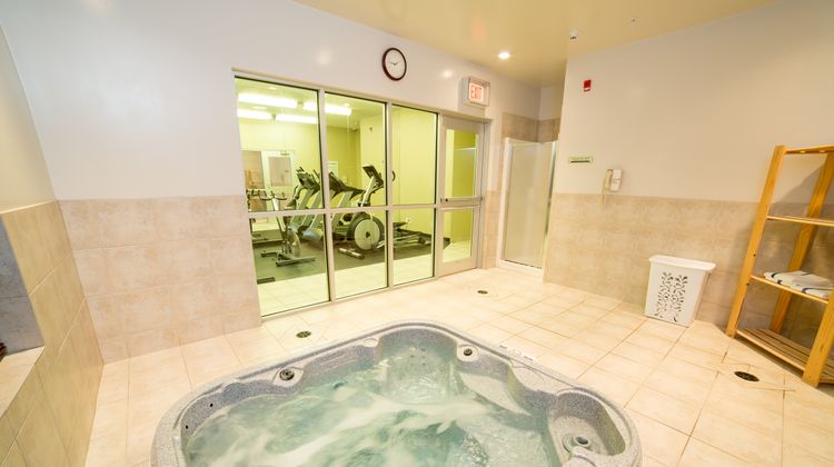Holiday Inn Express & Suites Drayton Val Pool