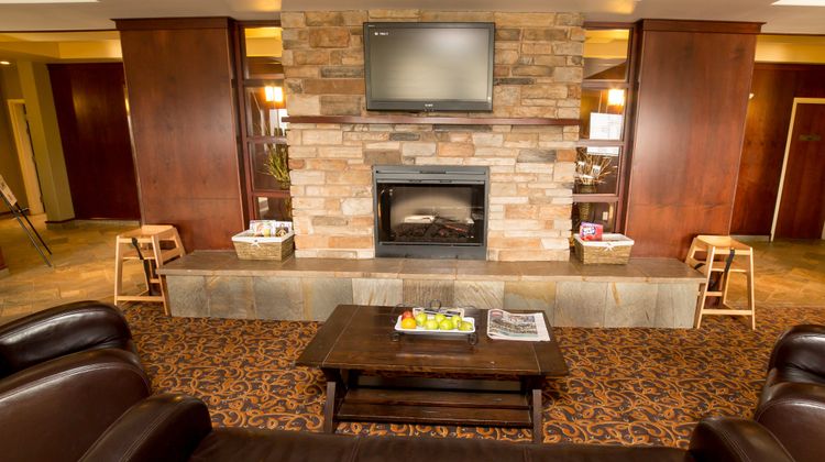 Holiday Inn Express & Suites Drayton Val Lobby