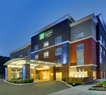 Holiday Inn Express & Suites Ithaca Exterior