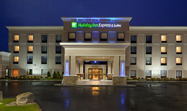 Holiday Inn Express & Suites Malone Exterior