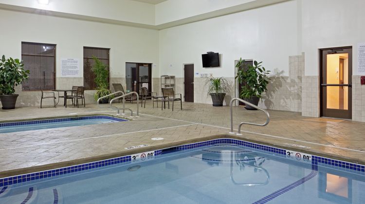 Holiday Inn Express & Suites Malone Spa
