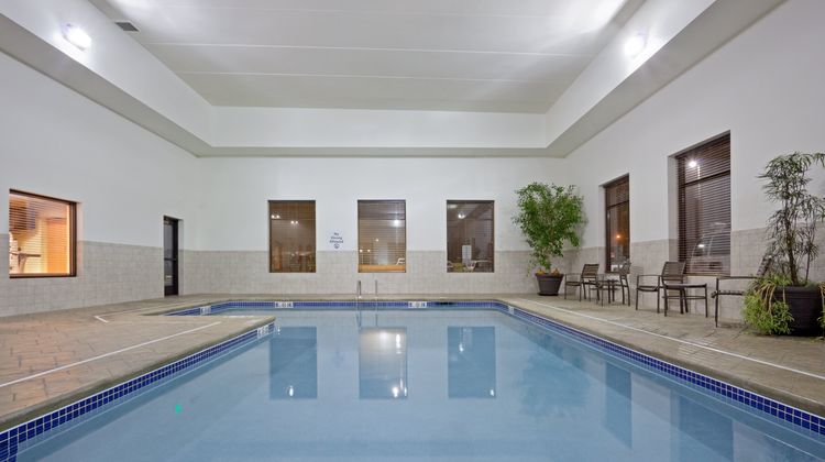 Holiday Inn Express & Suites Malone Pool