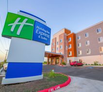 Holiday Inn Express/Suites Raymondville Exterior