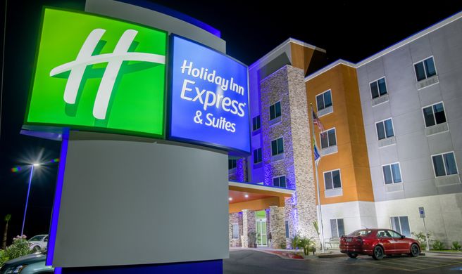 Holiday Inn Express/Suites Raymondville Exterior