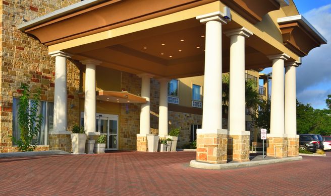 Holiday Inn Express Hotel & Suites Exterior