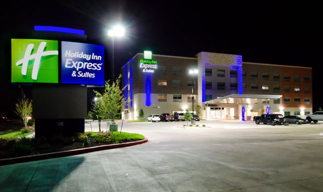 Holiday Inn Express & Suites Taylor Exterior
