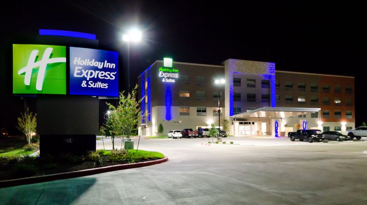 Holiday Inn Express & Suites Taylor Exterior