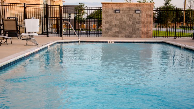 Holiday Inn Express & Suites Taylor Pool
