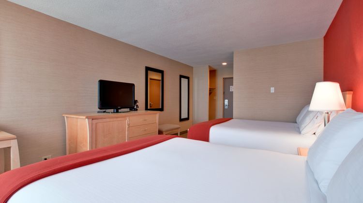 Holiday Inn Express/Suites Chatham South Room