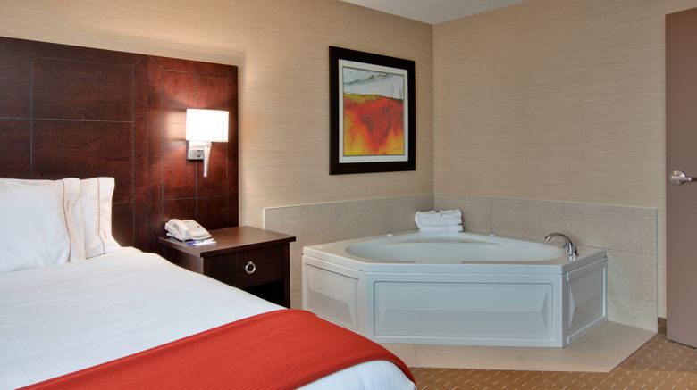 <b>Holiday Inn Express/Suites Chatham South Suite</b>. Images powered by <a href="https://www.leonardoworldwide.com/" title="Leonardo Worldwide" target="_blank">Leonardo</a>.