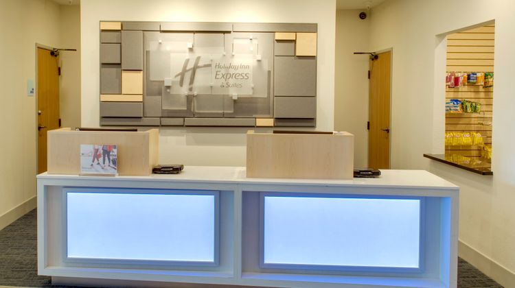 Holiday Inn Express & Suites Chickasha Lobby