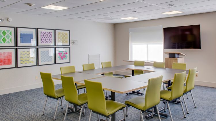 Holiday Inn Express & Suites Chickasha Meeting