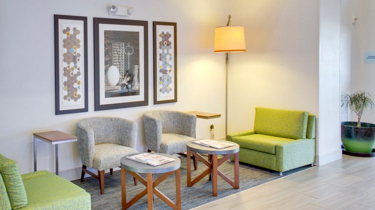 Holiday Inn Express & Suites Chickasha Lobby