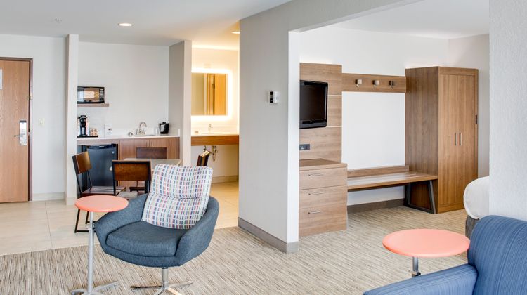 Holiday Inn Express & Suites Chickasha Suite