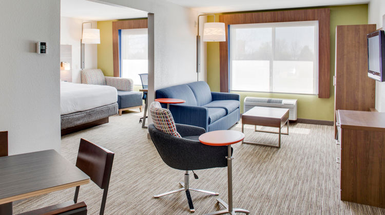 Holiday Inn Express & Suites Chickasha Suite