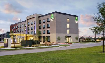 Holiday Inn Express & Suites Frisco NW