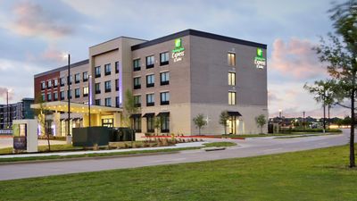 Holiday Inn Express & Suites Frisco NW
